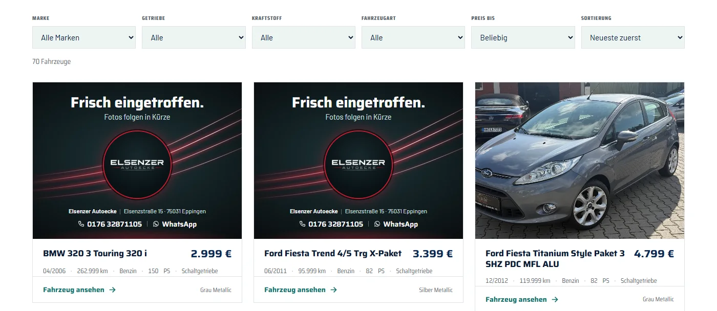 Unterseite „Fahrzeuge“: Bestandskarten mit Foto, Modell, Preis und einer Zeile für Erstzulassung, Laufleistung, Kraftstoff, Leistung und Getriebe; eine Karte trägt den Hinweis „Kundenauftrag“